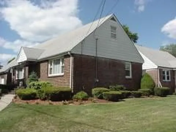 30 Cole St, Elmwood Park, NJ 07407