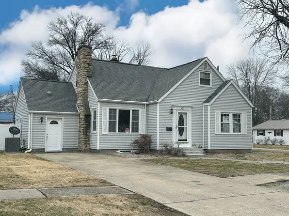 431 E 6th St, Flora, IL 62839