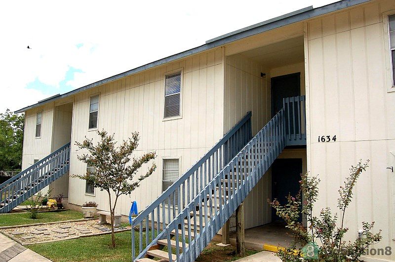 1st image of 1634 W Woodlawn Ave APT 7