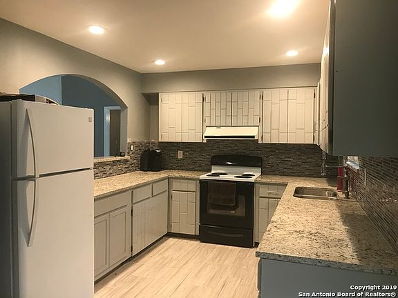 2nd image of 1103 Oakcrest Dr