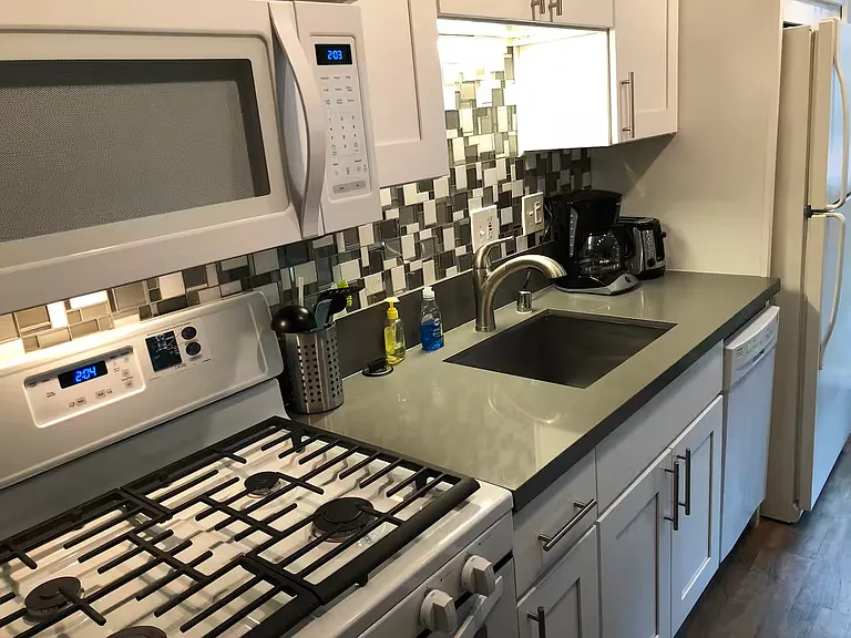 2055 Albatross St #3 — Photo 7