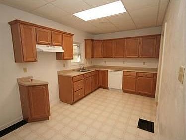 2nd image of 1329 Victoria Ave