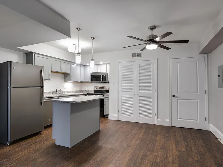 631 Broadmoor Dr — Photo 1