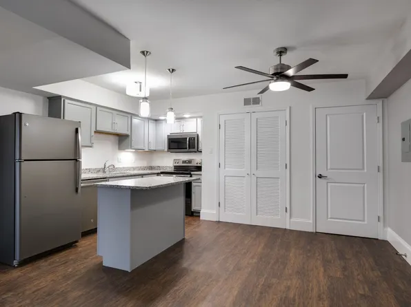 631 Broadmoor, 631 Broadmoor Dr #B, Chesterfield, MO 63017