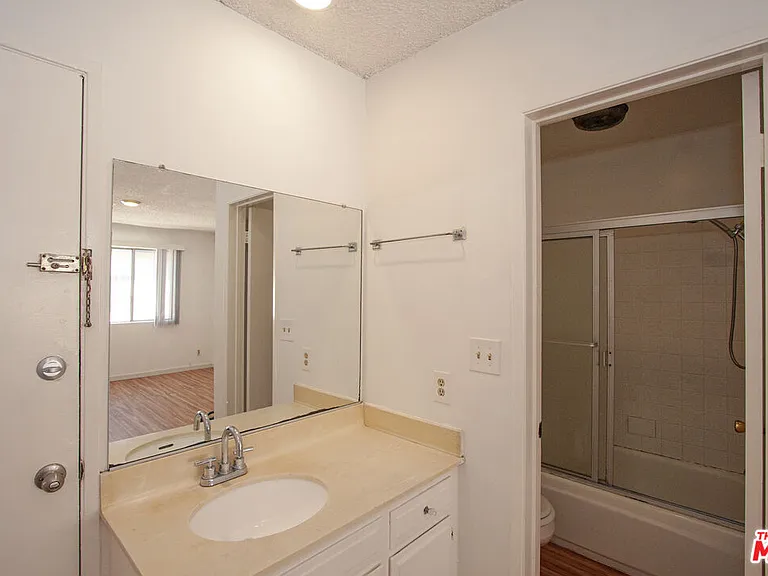 11515 Ohio Ave #5A — Photo 4