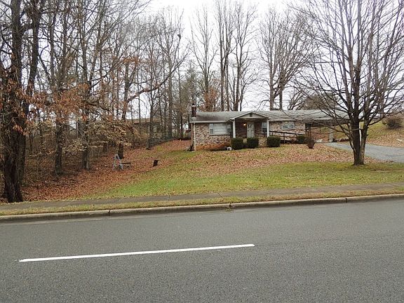 3rd image of 1306 Sunset Dr
