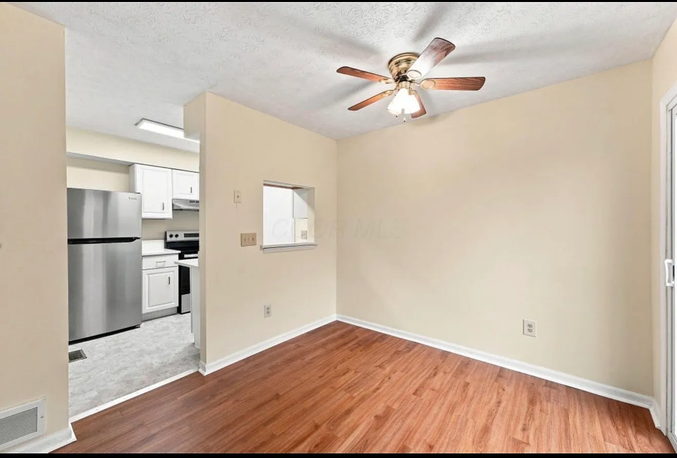 3 bed, 1258 sqft, $1,800 — Photo 2