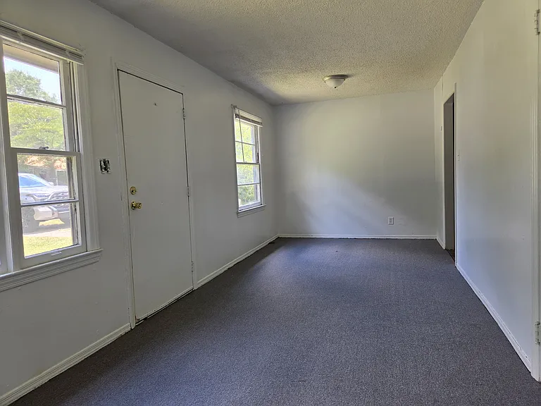 2439 Yates Dr — Photo 5