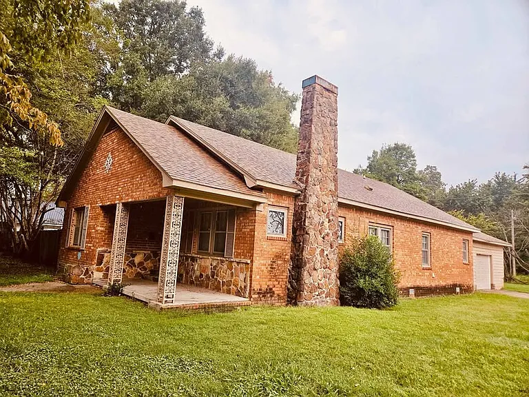 1300 Chickasawba St — Photo 1