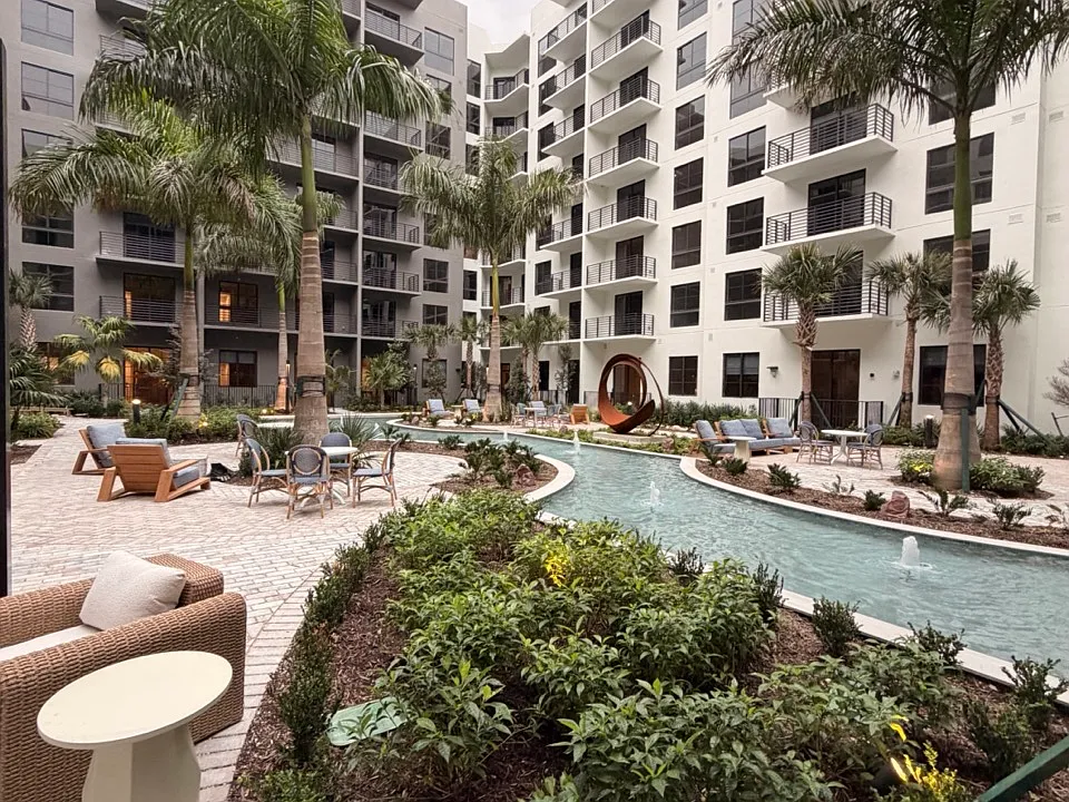 12400 Biscayne Blvd #605