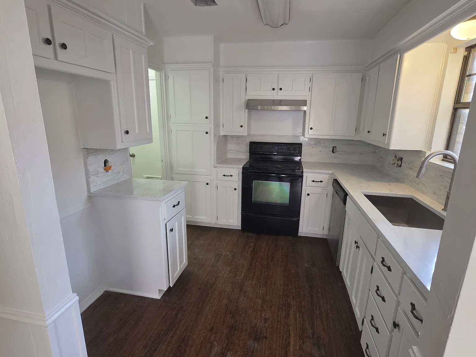 3 bed, 1434 sqft, $1,900 — Photo 4