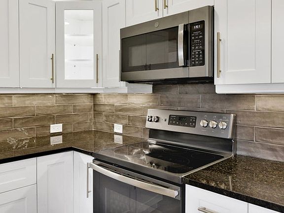 3rd image of 607 W Perry St