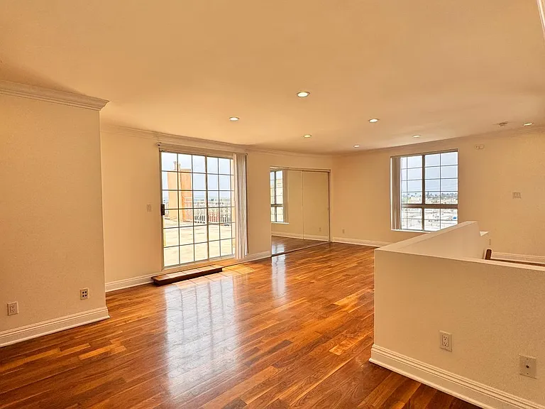 11812 Gorham Ave #Penthouse 1 — Photo 13