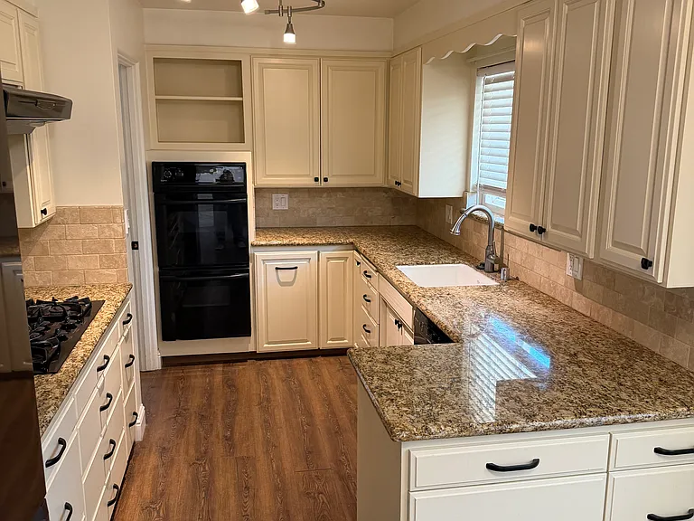 6596 E Parlier Ave — Photo 3