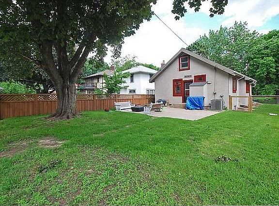 2nd image of 2848 Hayes St NE