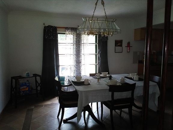 5th image of 827 Hoban Ave