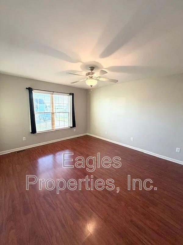 3 bed, 2.0 bath, 1174 sqft, $1,750 — Photo 4