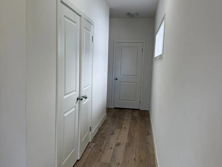 1612 Capri Cres #UPPER — Photo 3