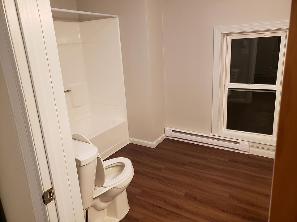 2nd image of 506 Jefferson St #2