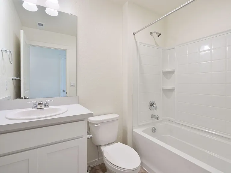 815 Elias Tarn Dr — Photo 18
