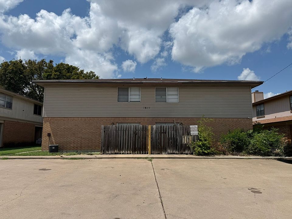 2nd image of 3609 Hereford Ln APT 2