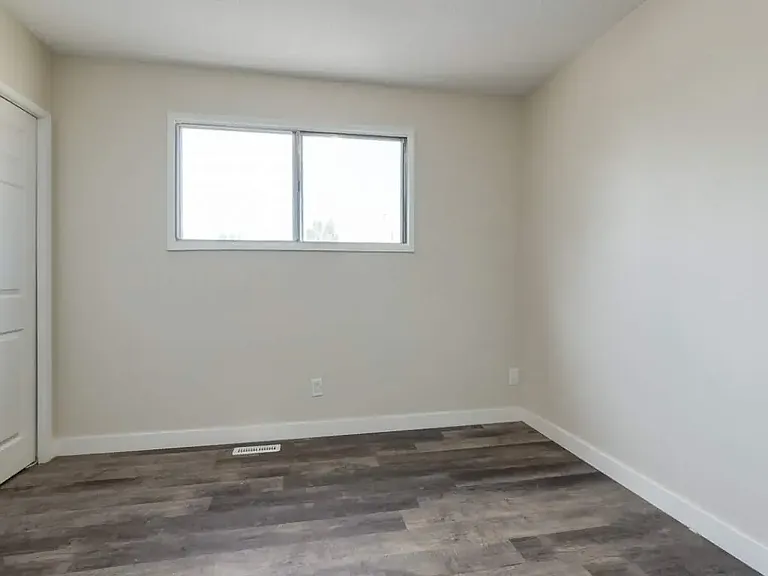 8 Greenbrook Cres E #B — Photo 8