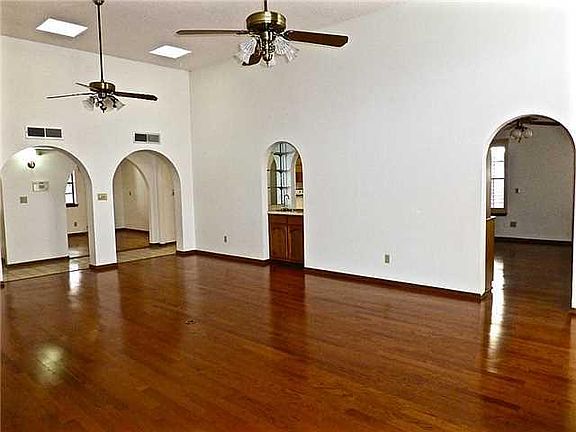 5th image of 725 Westlake Ct