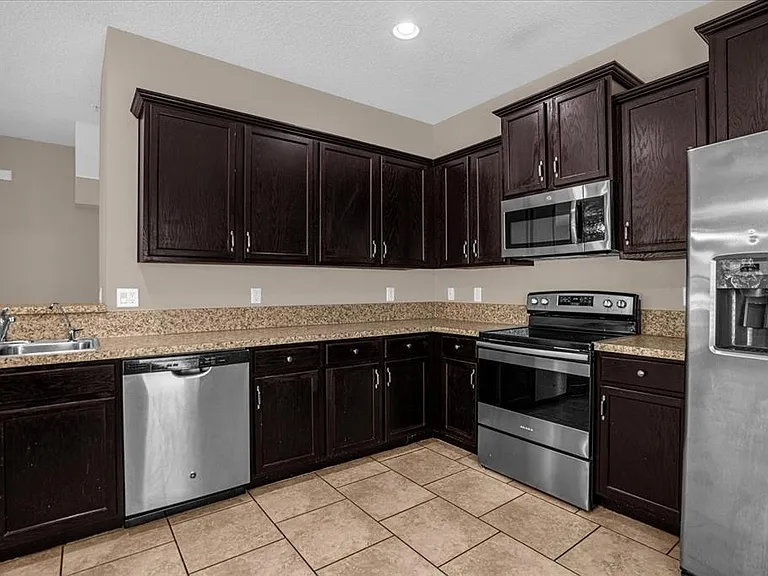 2144 Betsy Ross Ln — Photo 9