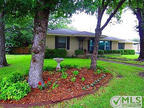 1st image of 1003 Lakeshore Dr