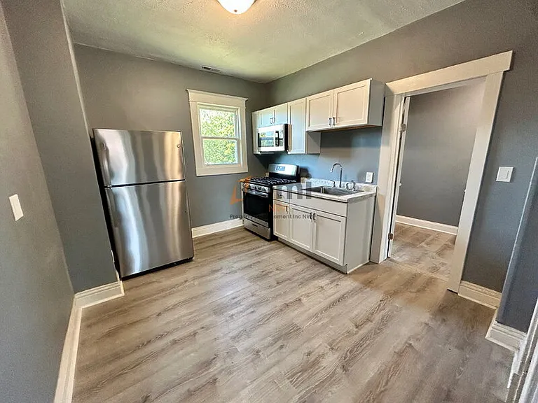 416 E 9th St #2 — Photo 14