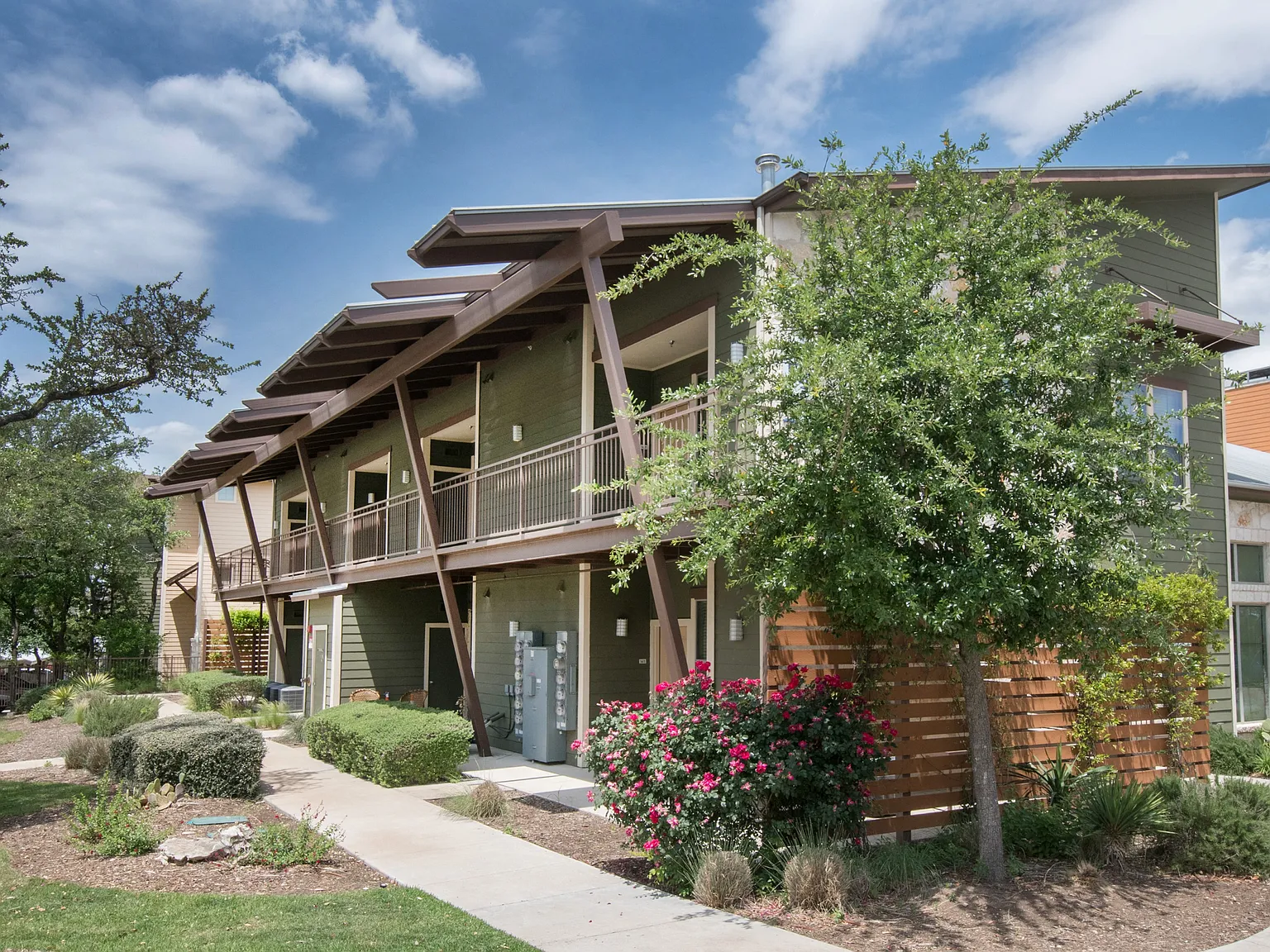 Lakeline East Apartments — Photo 3