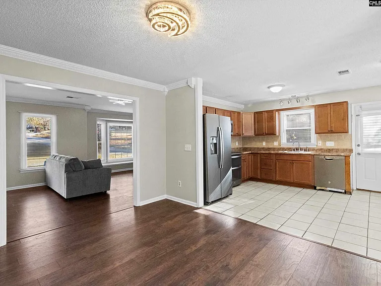 42 Halton Ct — Photo 18
