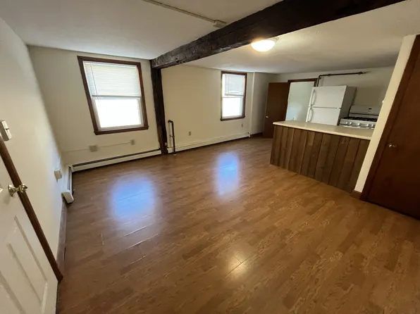 114 School St APT 4, Lebanon, NH 03766