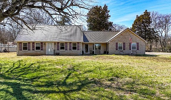 3rd image of 1621 Highway 41a N