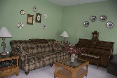 3rd image of 130 S Brooke Dr