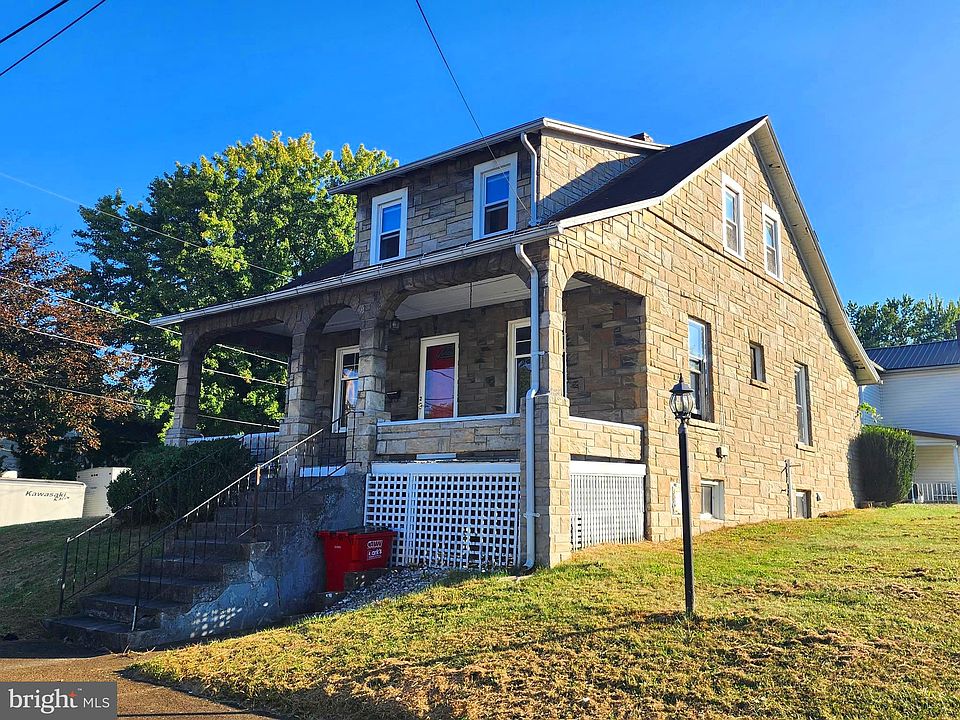 2nd image of 200 Maple Ave