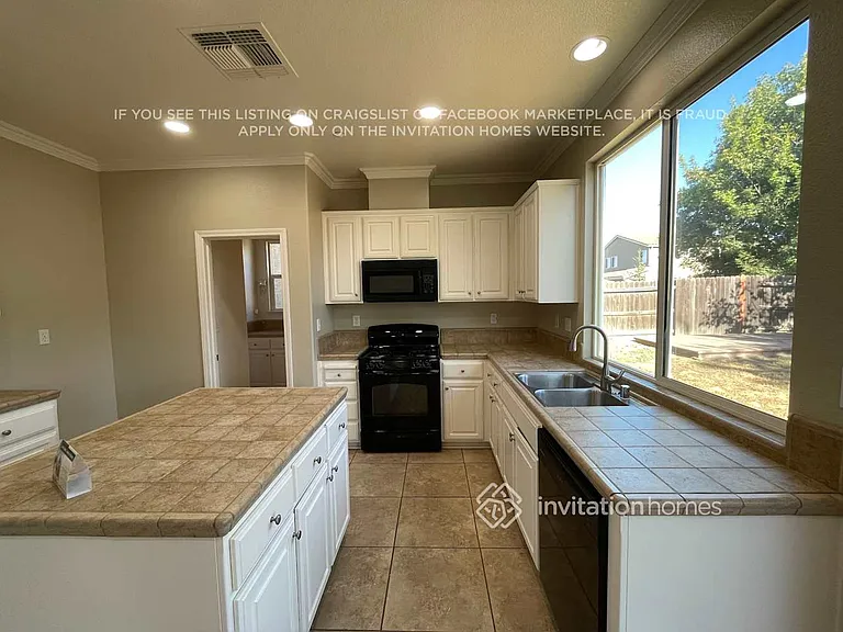 1878 Hardy Dr — Photo 6