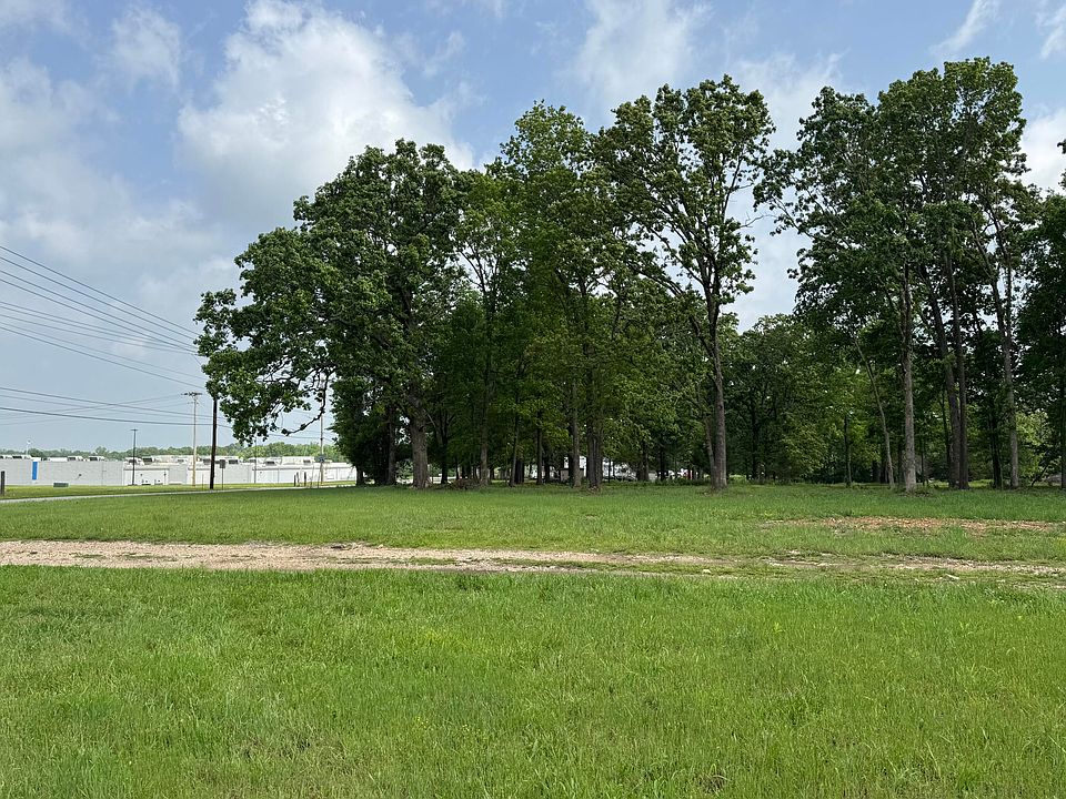 2nd image of 2125 Sumac Rd