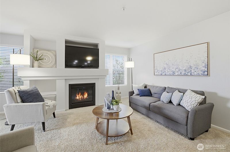 4th image of 4343 Roosevelt Way NE #404