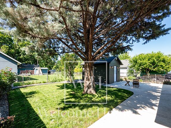 4th image of 411 SE 8th St