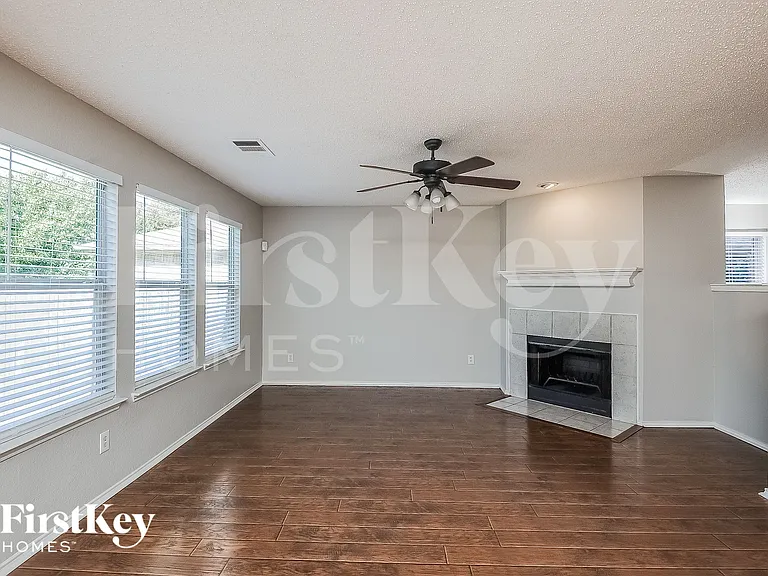 13413 Lost Spurs Rd — Photo 3