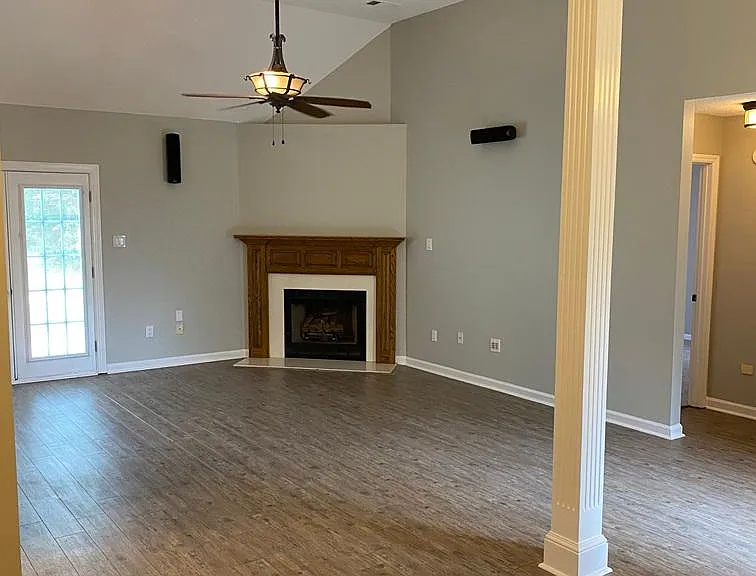 300 Greenview Ct — Photo 10