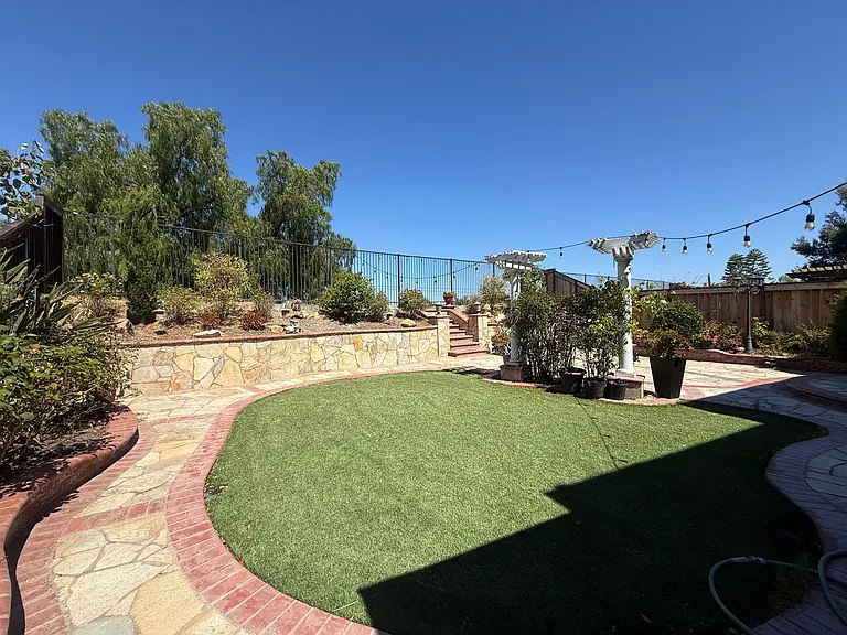 1176 Thornbury Ln — Photo 17