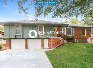 409 NW Meadowview Dr, Blue Springs, MO 64014