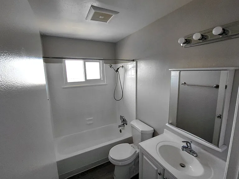 Villa Grove Apartments — Photo 26