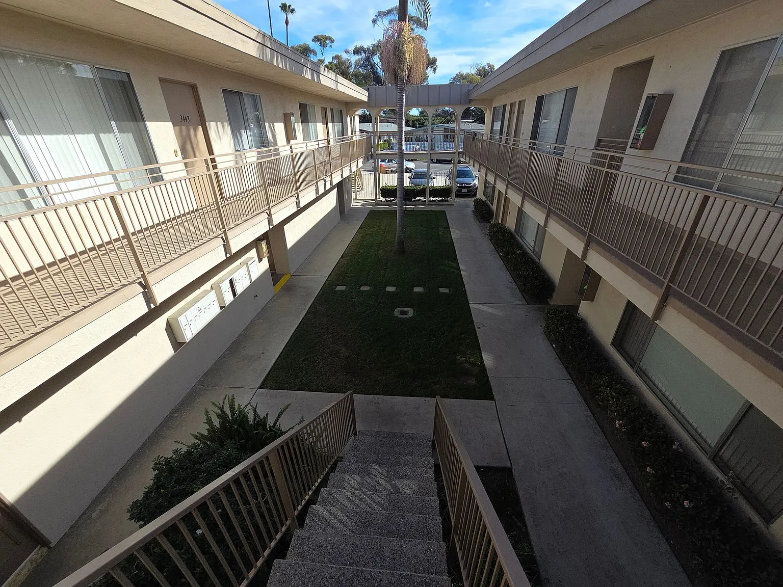 Wonderful 2 Bedroom 2 Bath Upstairs End Unit — Photo 4