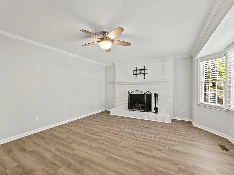 3921 Bamburgh Ln — Photo 7