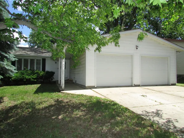 1012 N 5th St, Riverton, IL 62561