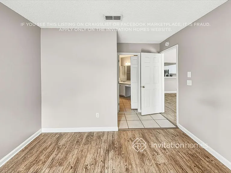 724 Putters Green Way S — Photo 7