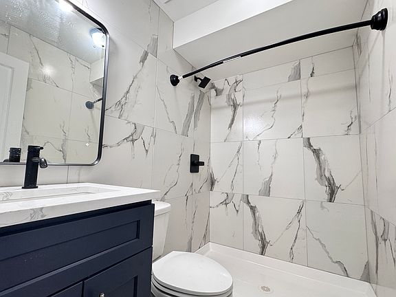 5th image of 484 Doane Ave #A
